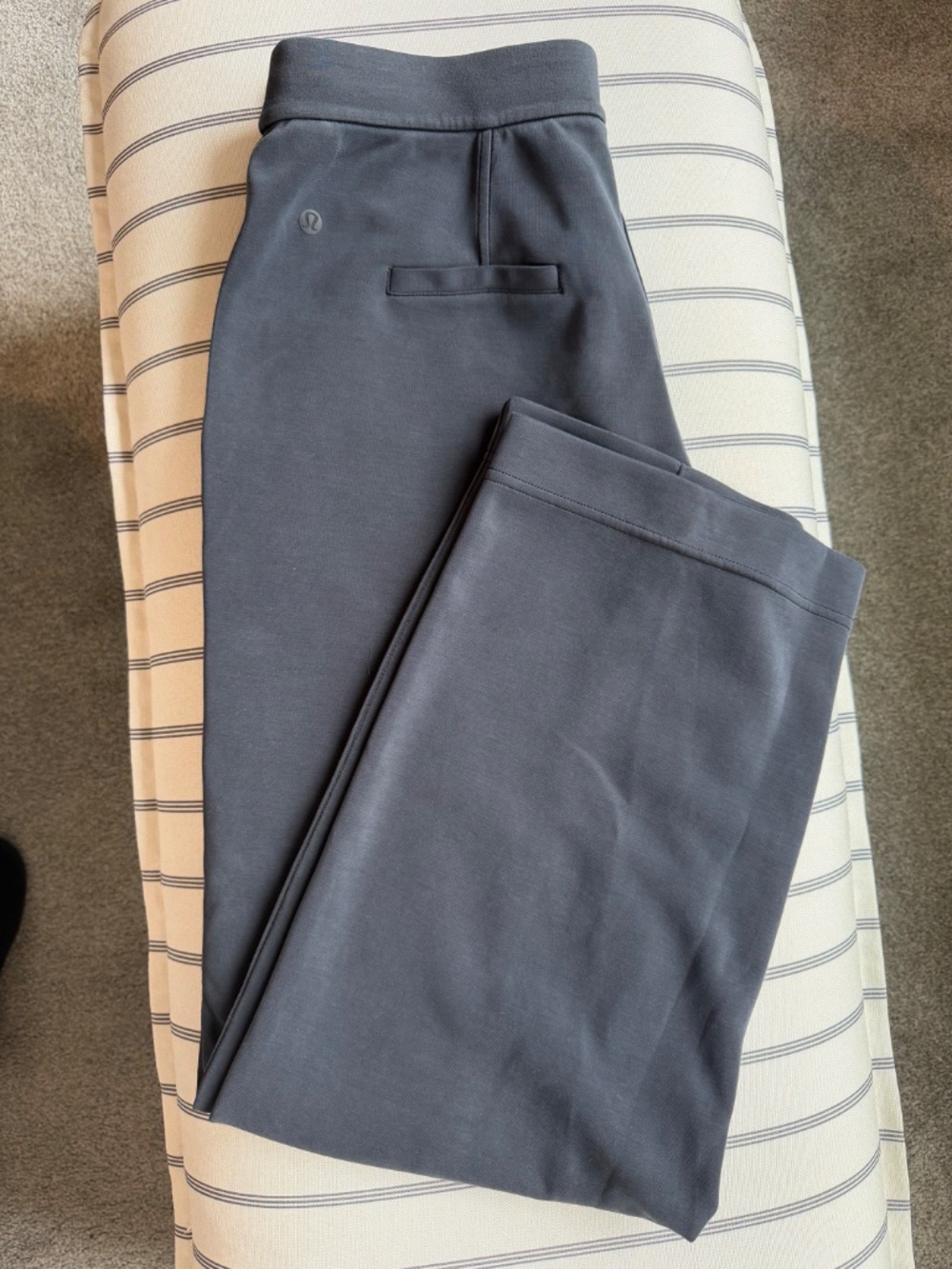 Lululemon Softstreme Pintuck‎ Mid-Rise Pant - MEDIUM - Picture 7 of 8